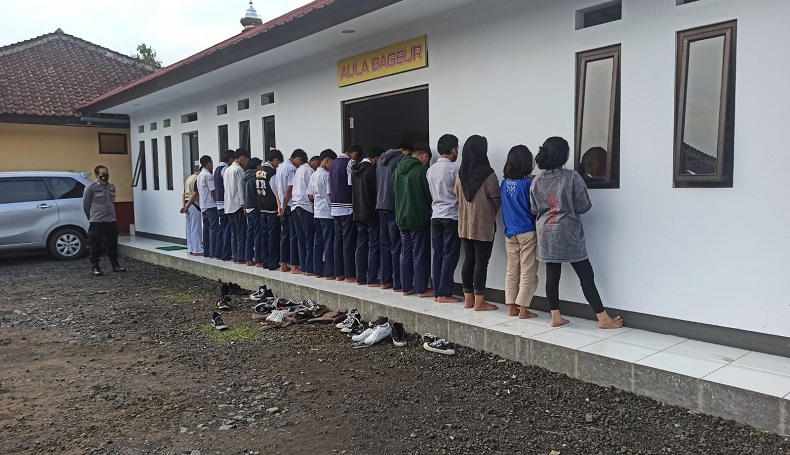 Waduh, 3 Siswi SMP Ikut Baku Hantam saat Tawuran Dekat Kantor Wali Kota Sukabumi