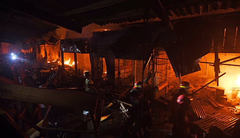 Pasar Manonda Palu Kebakaran, Kerugian Mencapai Miliaran Rupiah - Bagian 1