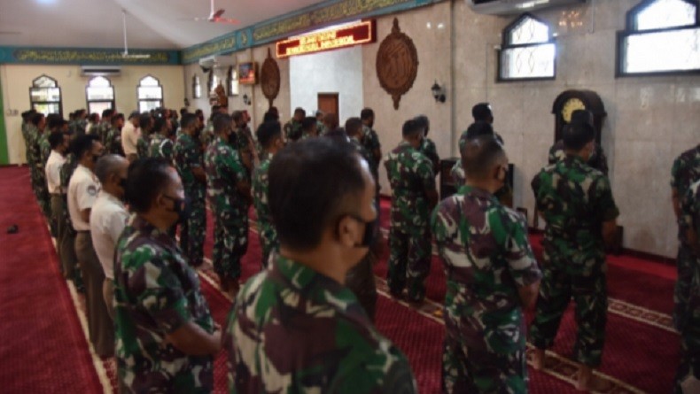 Berduka, Danseskoal Bersama Staf Gelar Salat Gaib Untuk Marinir Gugur Diserang KKB Papua