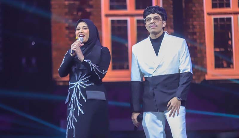 Atta Halilintar-Aurel Hermansyah Tampil Romantis saat Konser Dahsyatnya 14 Tahun - Bagian 3