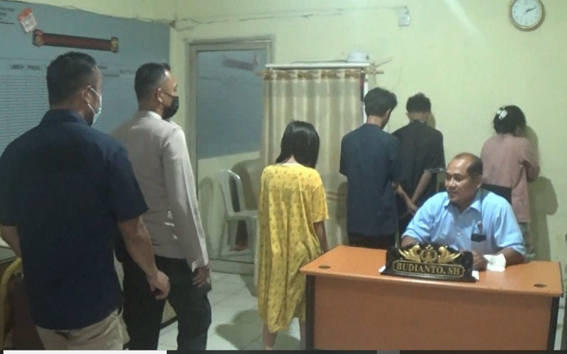 title 2 ART di Palembang Diamankan Polisi karena Mesum di Rumah Majikan  2 ART di Palembang Diamankan Polisi karena Mesum di Rumah Majikan