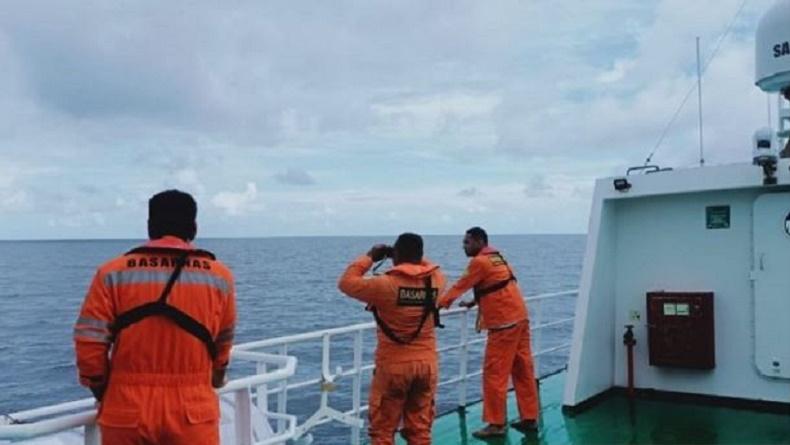 title Pencarian Korban Speedboat Tenggelam di Pulau Teor Diperpanjang, 8 Orang Masih Hilang Pencarian Korban Speedboat Tenggelam di Pulau Teor Diperpanjang, 8 Orang Masih Hilang