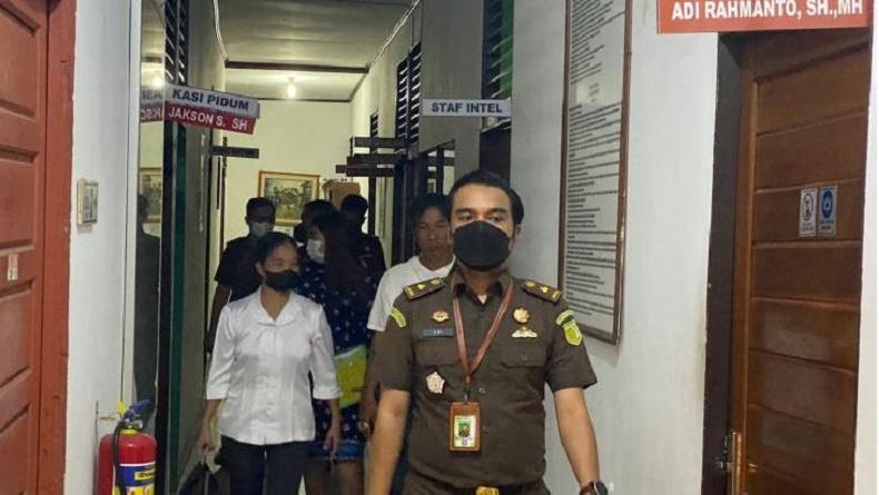 title Terjerat Korupsi, Kabag Humas Setda Kapuas Hulu Ditahan di Rutan Putussibau Terjerat Korupsi, Kabag Humas Setda Kapuas Hulu Ditahan di Rutan Putussibau
