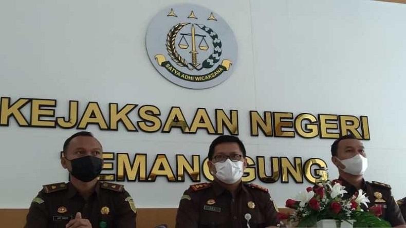 title Berstatus Tersangka, Mantan Direktur PD Aneka Usaha Temanggung Ditahan Kejaksaan Berstatus Tersangka, Mantan Direktur PD Aneka Usaha Temanggung Ditahan Kejaksaan