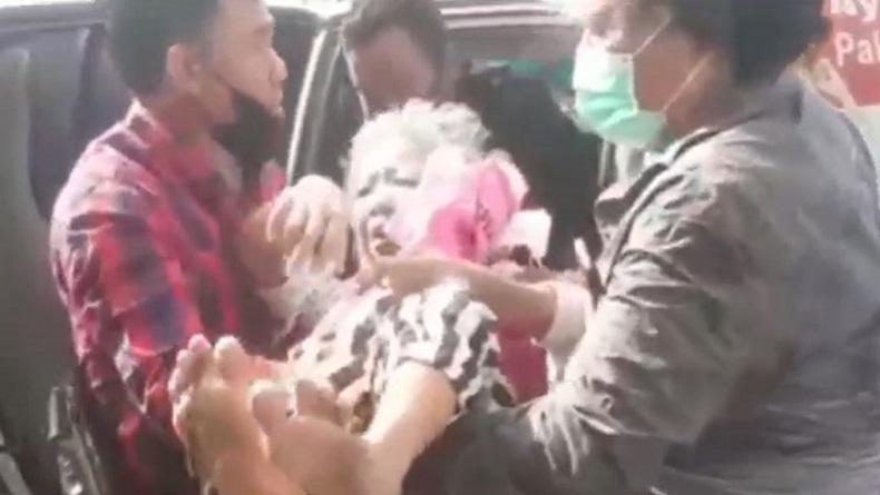 Nenek Renta Ditemukan di Pinggir Jalan Pantura Brebes, Diduga Ditelantarkan