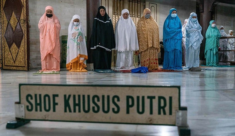 Suasana Salat Tarawih Hari Pertama di Masjid Gedhe Kauman Yogyakarta - Bagian 1