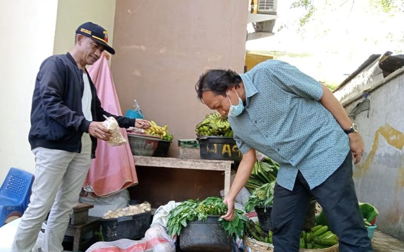 Bandel Jualan di Pinggir Jalan, Barang Dagang Warga Disita Satpol PP