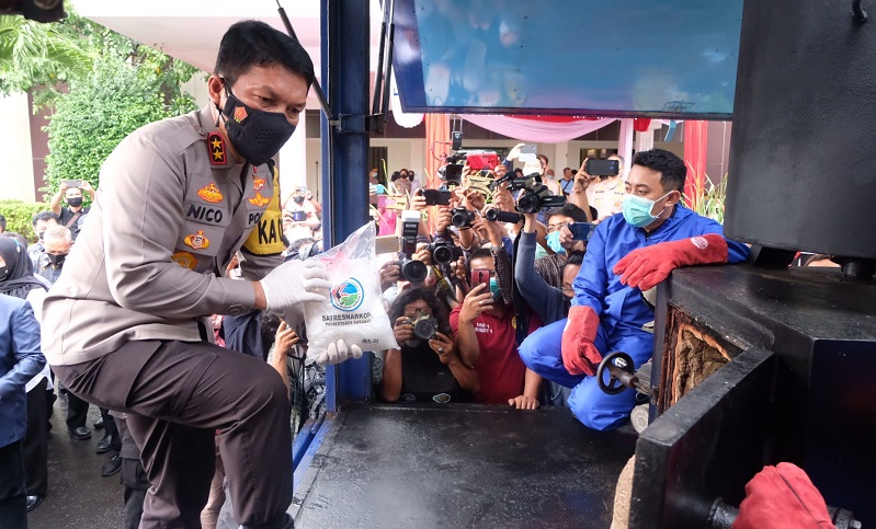 Polda Jatim Musnahkan 116 Kg Sabu dan Ribuan Pil Ekstasi 