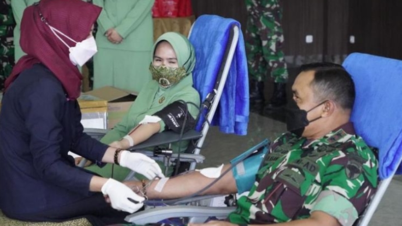 Donor Darah, Pangdam Iskandar Muda Terima Penghargaan dari PMI
