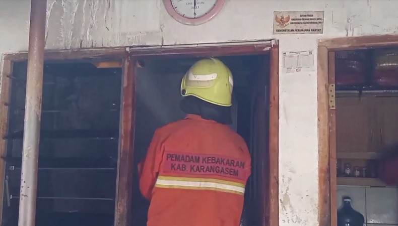 Charger Korslet, Rumah Warga Karangasem Bali Hangus Terbakar