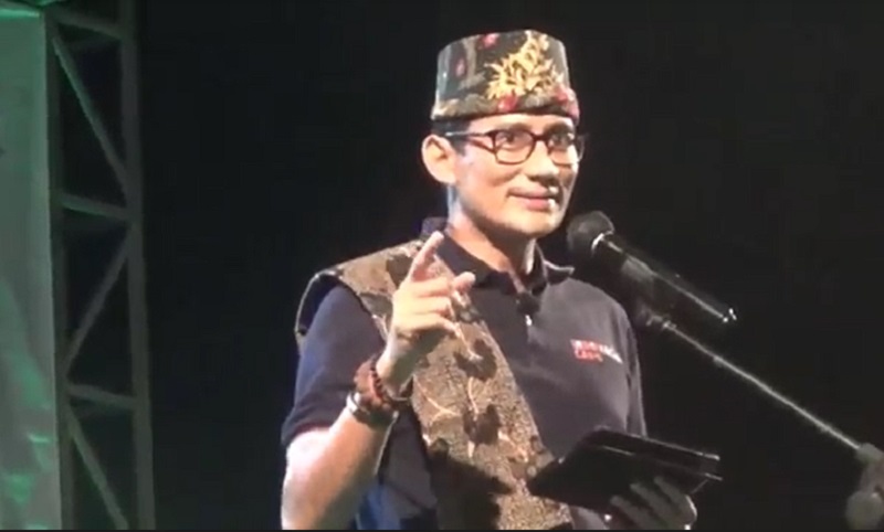 title Pakai Udeng, Sandi Ajak Warga Madura Bersama-sama Bangkitkan Ekonomi Indonesia  Pakai Udeng, Sandi Ajak Warga Madura Bersama-sama Bangkitkan Ekonomi Indonesia