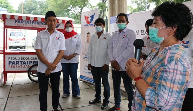 Partai Perindo Berikan Gerobak kepada Pedagang Nasi Uduk dan Mie Ayam - Bagian 4