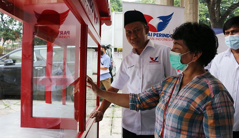 Partai Perindo Berikan Gerobak kepada Pedagang Nasi Uduk dan Mie Ayam - Bagian 2