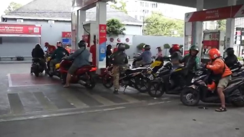 title Harga Pertamax Naik, BBM Pertalite di Bandung, Cimahi, dan Subang Langka Harga Pertamax Naik, BBM Pertalite di Bandung, Cimahi, dan Subang Langka