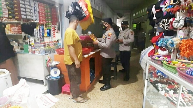 Polisi Terus Pantau Stok Minyak Goreng saat Ramadan di Pasar Tradisional Tahuna
