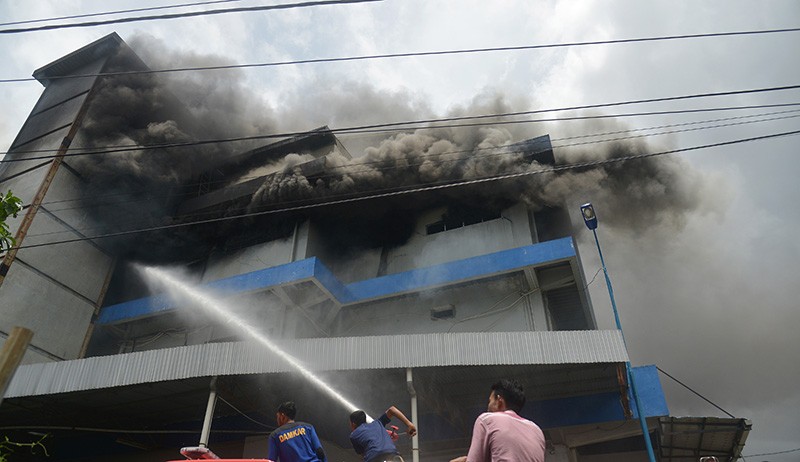 Pusat Perbelanjaan Suzuya Mall Banda Aceh Kebakaran - Bagian 1