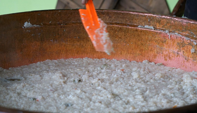 Ratusan Porsi Bubur India Disiapkan untuk Menu Takjil di Masjid Pekojan Semarang - Bagian 5