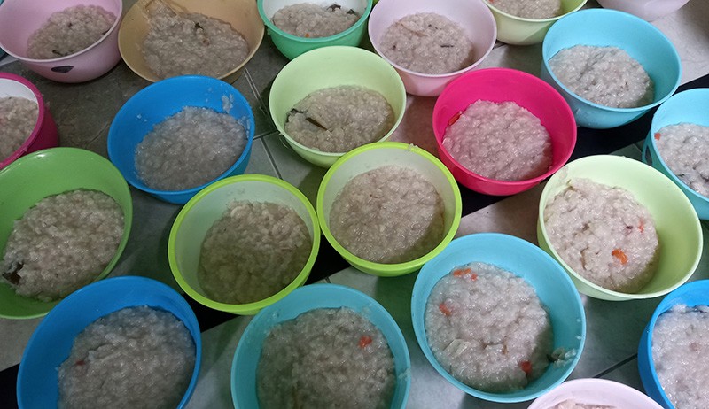 Ratusan Porsi Bubur India Disiapkan untuk Menu Takjil di Masjid Pekojan Semarang - Bagian 4