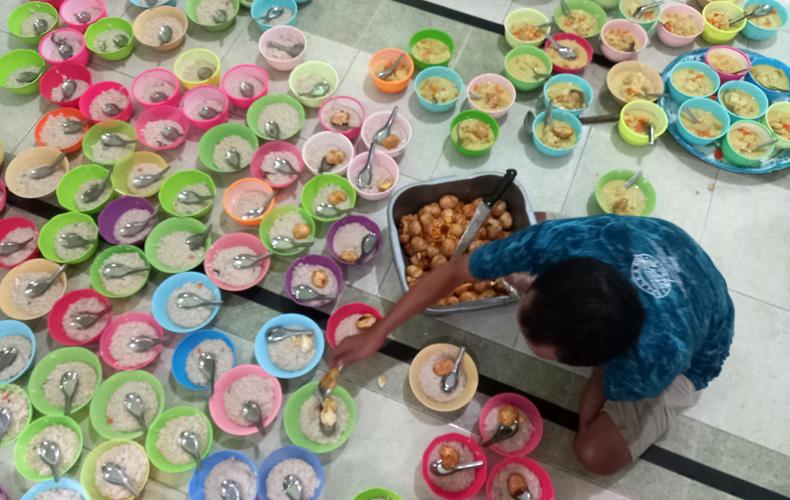  Bubur India, Menu Khas Takjil Ramadan Lebih Seabad Disajikan di Masjid Pekojan Semarang 