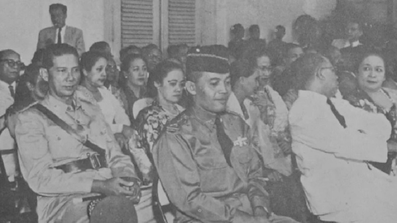  Perwira Uni Soviet Tiru Gerakan Jenderal Nasution saat Salat di Moskow