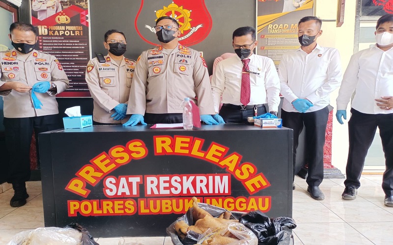 Polisi Tangkap Perempuan Penjual Kulit Sapi Berformalin di Lubuklinggau