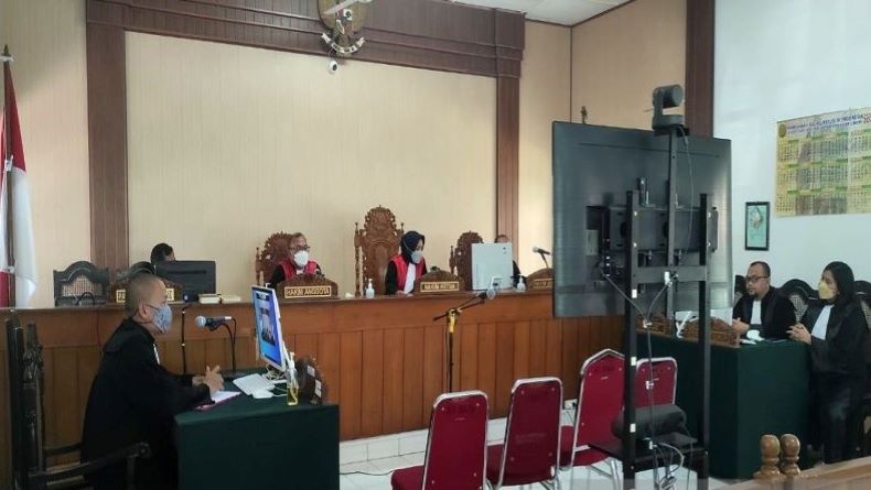 title Terdakwa Kasus Penganiayaan saat Diklatsar Menwa UNS Divonis 2 Tahun Penjara Terdakwa Kasus Penganiayaan saat Diklatsar Menwa UNS Divonis 2 Tahun Penjara