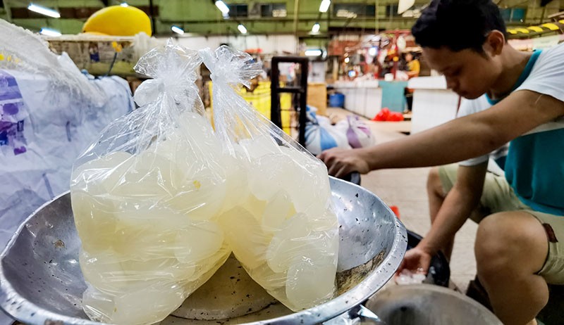 Pedagang Kolang Kaling Laris Manis Selama Ramadan - Bagian 3