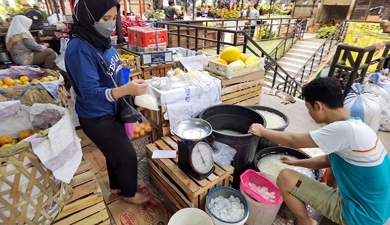 Pedagang Kolang Kaling Laris Manis Selama Ramadan - Bagian 2