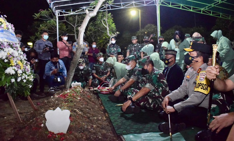 Takziah ke Rumah Sertu Eka di Sidoarjo, Ini Pesan Menyentuh Jenderal Dudung 
