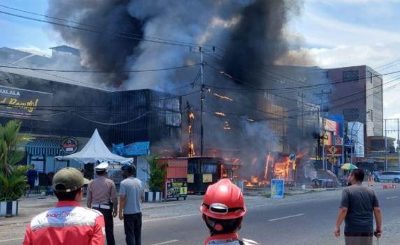Sejumlah Kios di Pusat Pertokoan Timika Terbakar, Warga Panik Selamatkan Diri 