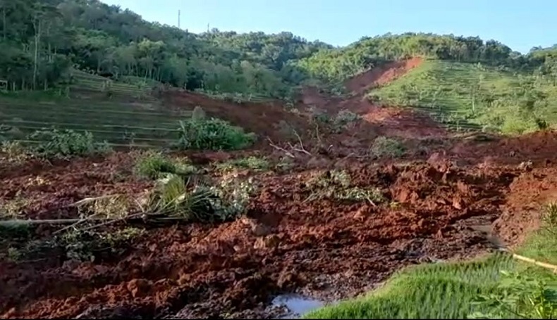 Terbawa Longsor saat Bertani, Lansia di Garut Lolos dari Maut 