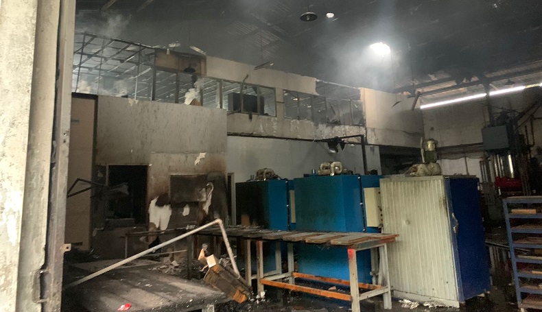 Pabrik di Suryacipta Karawang Terbakar Hebat, Api Diduga dari Pengelasan