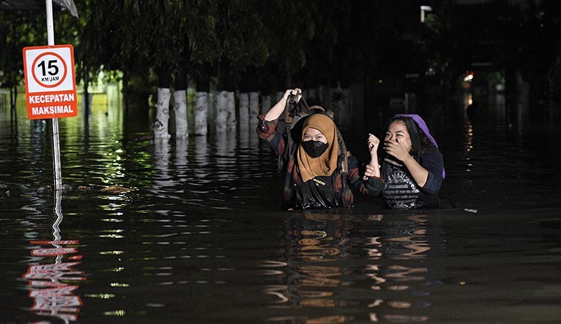 Permukiman Warga Jatibening Bekasi Terendam Banjir Hampir 1 Meter - Bagian 2