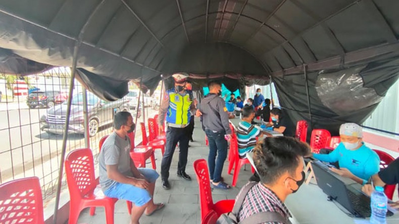 title 162 Warga Ikut Vaksinasi Covid-19 di Gerai Vaksin Mobile Polres Bitung 162 Warga Ikut Vaksinasi Covid-19 di Gerai Vaksin Mobile Polres Bitung