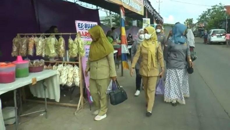 Serunya Berburu Takjil Jajanan Khas Pesisir di Batang