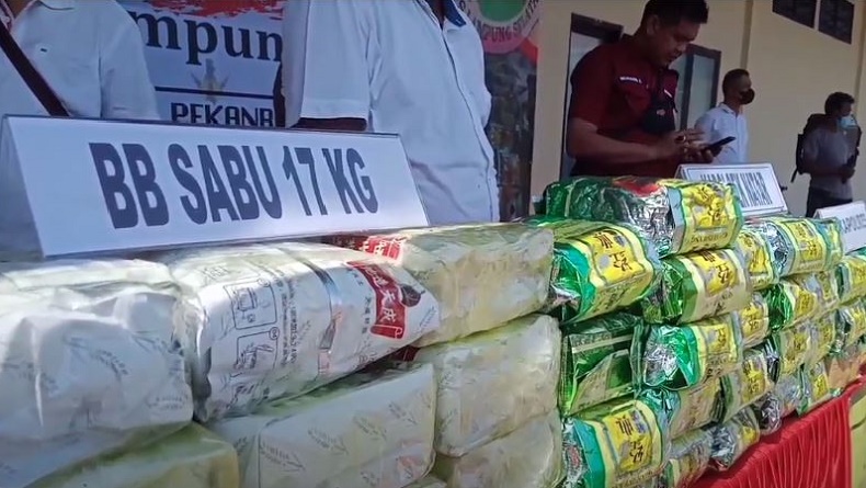 title Lagi Mediasi Masalah Suami Istri, Bhabinkamtibmas malah Temukan Sabu 17 Kg Lagi Mediasi Masalah Suami Istri, Bhabinkamtibmas malah Temukan Sabu 17 Kg