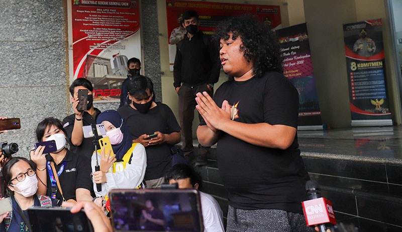 Ekspresi Marshel Widianto Minta Maaf usai Diperiksa soal Kasus Pornografi - Bagian 4