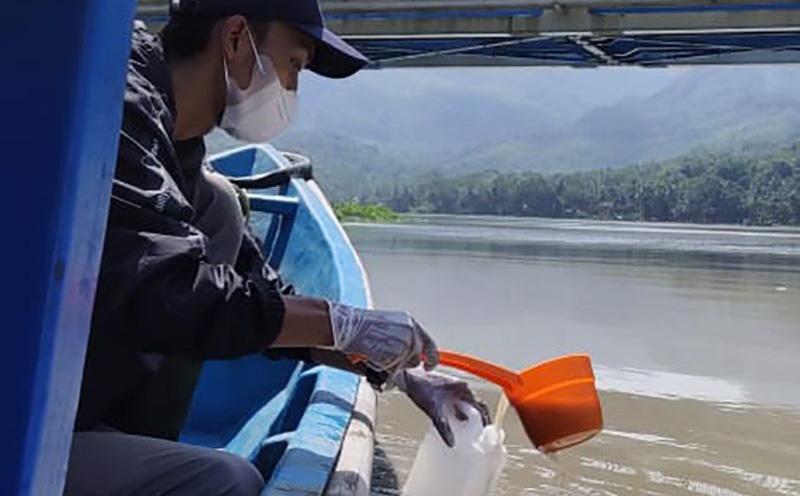 Ribuan Ikan Mabuk dan Mati Mendadak di Sungai Serayu, Ini Penjelasan DLH Banyumas