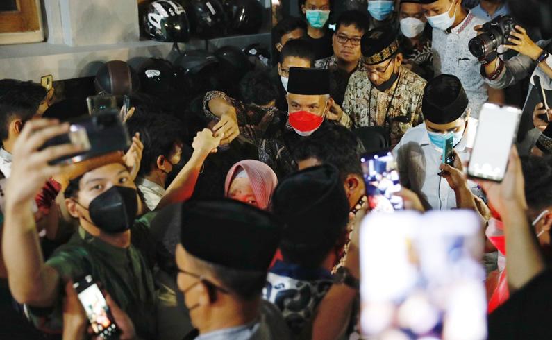  Ganjar Diserbu Mahasiswa usai Ceramah di Masjid, Ada Apa?