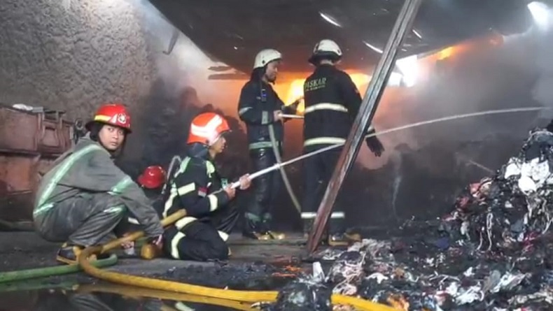 Gudang Majun di Katapang Bandung Terbakar, Kerugian Ditaksir Ratusan Juta 