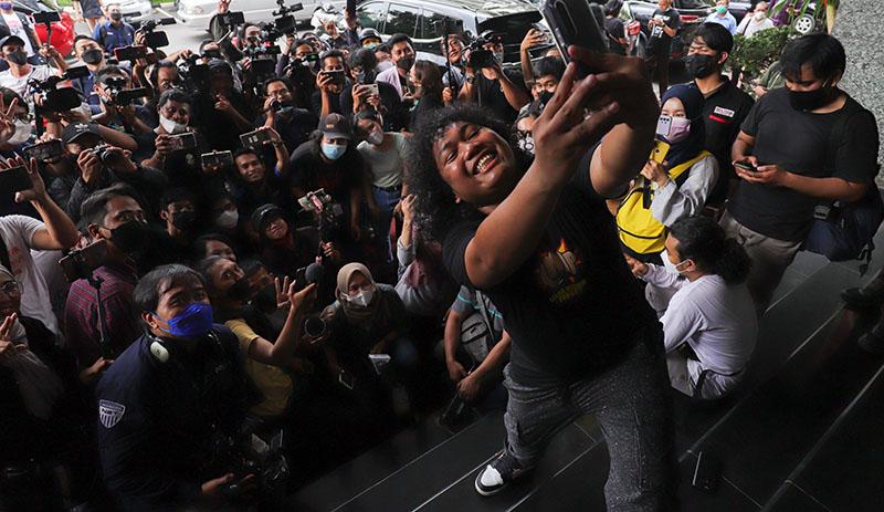 Ekspresi Marshel Widianto Minta Maaf usai Diperiksa soal Kasus Pornografi - Bagian 3