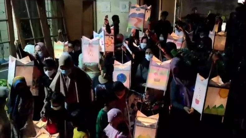 Meriahkan Ramadhan, Anak-anak Sukajadi Bandung Gelar Pawai Lampion Damar Kurung