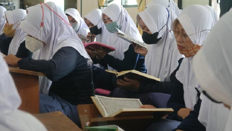 Tangis Haru Warnai Kegiatan Tadarus dan Pondok Ramadan di Lapas Perempuan Malang 