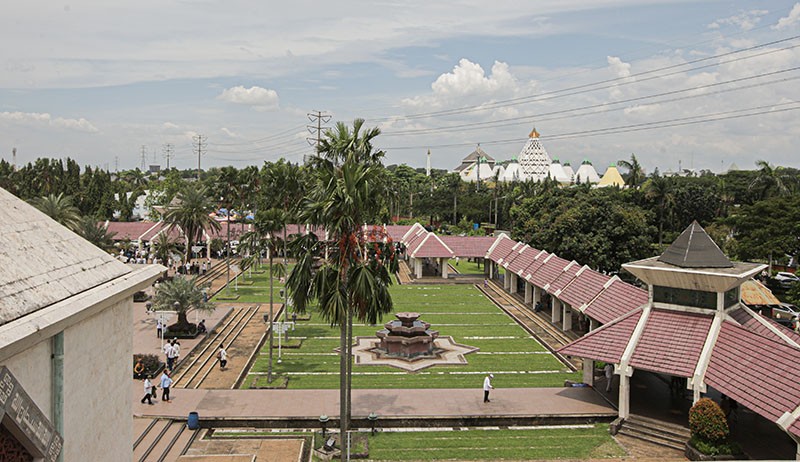 Beribadah Sambil Menikmati Keindahan Masjid At-Tin di Jakarta Timur - Bagian 3