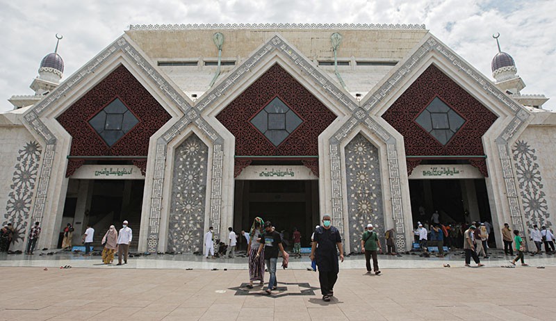 Beribadah Sambil Menikmati Keindahan Masjid At-Tin di Jakarta Timur - Bagian 2