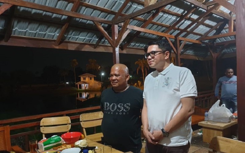 title Arteria Dahlan Didesak Klarifikasi Foto Viral dengan Buronan Polda Sumut Arteria Dahlan Didesak Klarifikasi Foto Viral dengan Buronan Polda Sumut