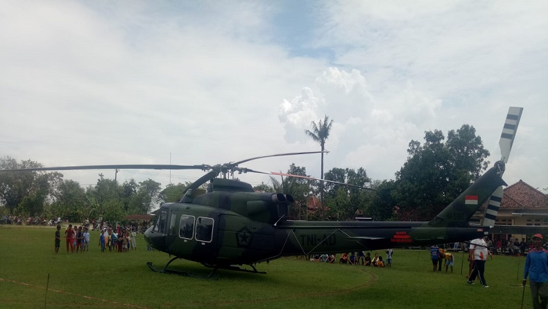 Helikopter TNI AD Mendarat Darurat Di Indramayu Diduga Akibat Gangguan ...