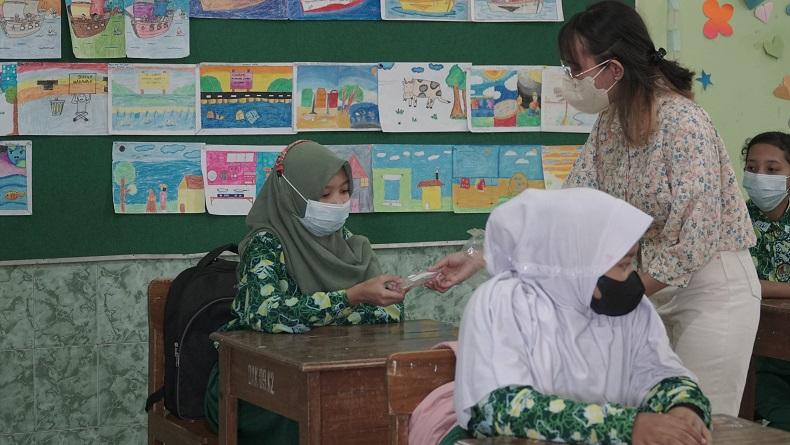 Dapat Kacamata Gratis, Siswa Asal Salatiga Ini Bisa Baca Tulisan di Papan Tulis 