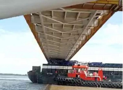 Tabrak Jembatan Martadipura, Kapal Tongkang di Kutai Kartanegara Tersangkut dan Tak Bisa Bergerak