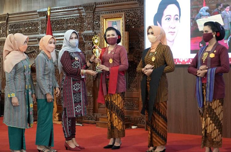 Sambut Hari Kartini, Dharma Wanita Persatuan Klaten Gelar Lomba Keluwesan Berbusana